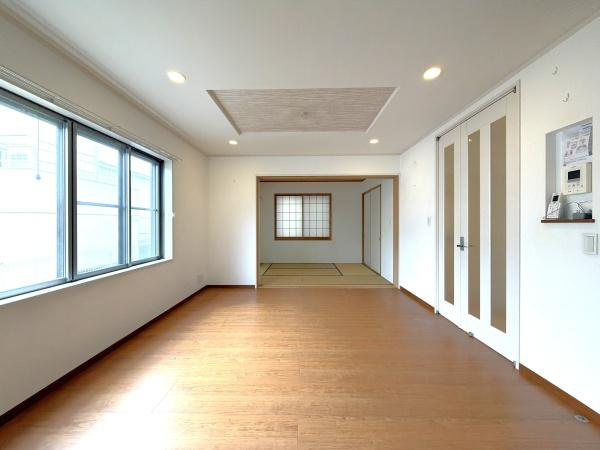 横浜市保土ケ谷区上菅田町の中古一戸建の居間・リビング|明るいLDK！！
陽当たり良好です。
