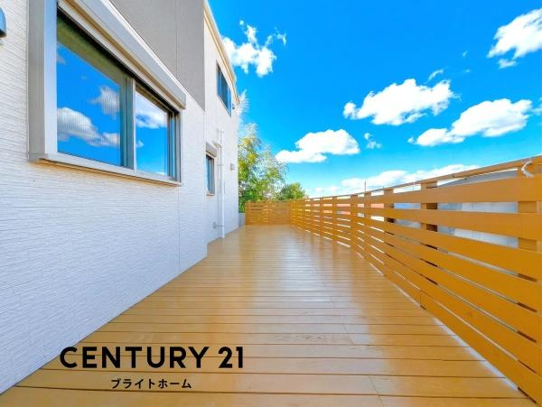 横浜市中区本牧元町の中古一戸建のその他|眺望良好のウッドデッキ付き！
休日はこちらでゆったり休めます♪