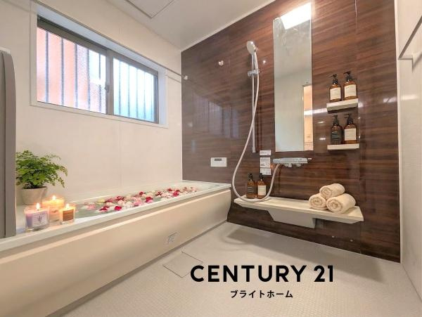 横浜市中区本牧元町の中古一戸建の浴室|広々としたバスルームで一日の疲れをいやして下さい！
※家具等はCGでの参考レイアウトです。