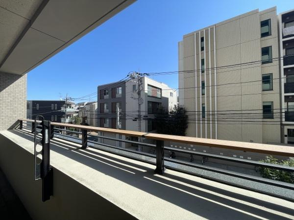 【その他】 | イニシア鷺沼レジデンス | 遠くまで続く青空を眺められる、開放感のある眺望です。