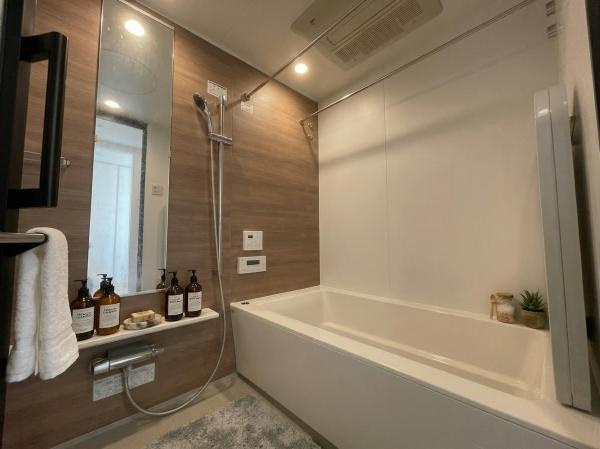 【浴室】 | イニシア鷺沼レジデンス | ゆったりとお過ごしいただけるバスルームです。心と身体の疲れを癒してくれる安らぎの空間。
※CGにて、家具等の配置をしております。なお家具等は販売価格には含まれておりません。