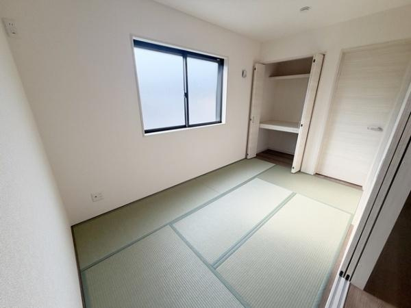 リーブルガーデン柳本町 １号棟 ／新築一戸建の和室|■和室とＬＤＫは隣接しており、リビングの延長としても客間としてもご使用いただけます。