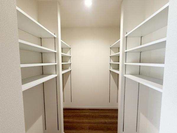 リーブルガーデン柳本町 ３号棟 ／新築一戸建の内観：施工例|■玄関には大容量シューズボックス完備！■