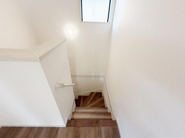 リーブルガーデン柳本町 ３号棟 ／新築一戸建の内装|■こちらは2階階段部分です！