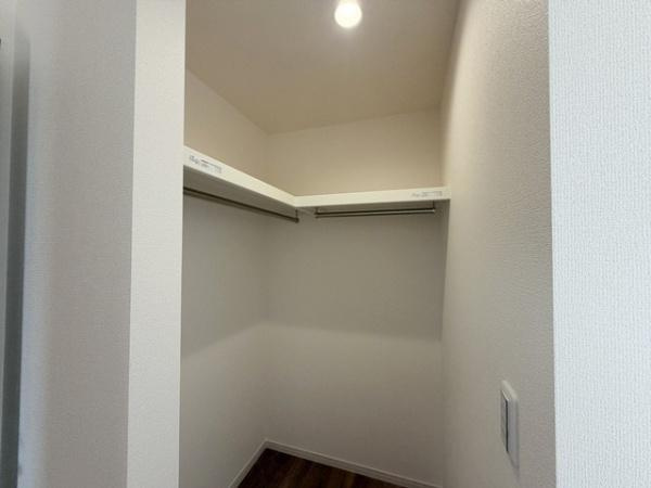 リーブルガーデン柳本町 ３号棟 ／新築一戸建の収納|■たっぷり収納できるウォークインクローゼットがございます！