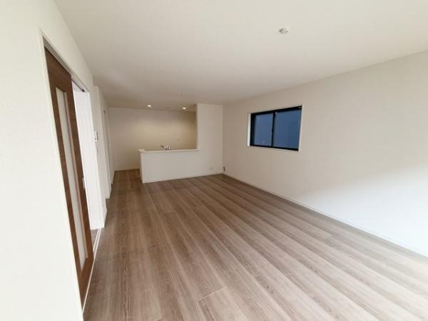 リーブルガーデン柳本町 ３号棟 ／新築一戸建の居間・リビング|■家具のレイアウトもしやすい間取りです！