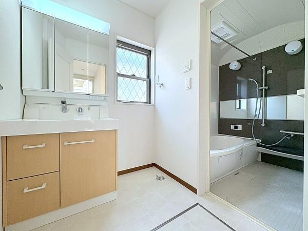 横浜市保土ケ谷区上菅田町の中古一戸建の独立洗面台