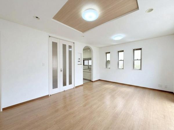 横浜市保土ケ谷区上菅田町の中古一戸建の居間・リビング