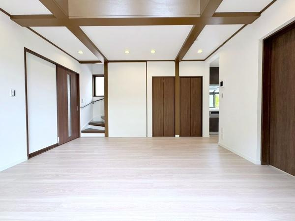 横浜市緑区三保町の中古一戸建の居間・リビング