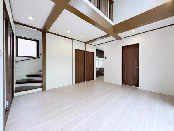 横浜市緑区三保町の中古一戸建の居間・リビング