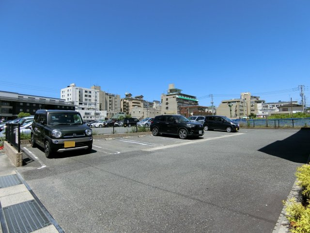 フレーシアⅡの駐車場