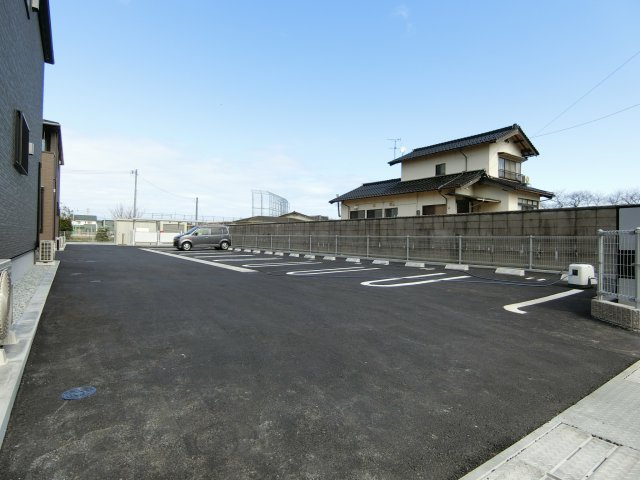 ジェルメＢの駐車場