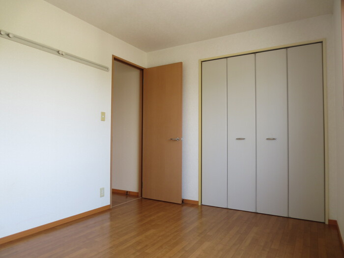 フォレストイン小路の洋室