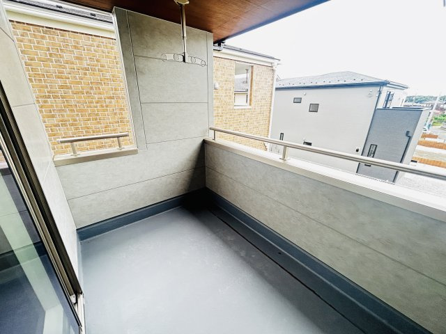 新築　前橋市樋越町第4　Livele Garden.S　1号棟のバルコニー|現地写真　インナーバルコニーで少しの雨なら濡れずにすみます。天気が怪しいけど…という悩みも解消ですね!									

