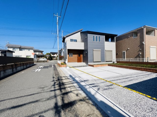 新築　前橋市樋越町第4　Livele Garden.S　1号棟の前面道路含む現地写真|現地写真　西側接道幅員約4.7ｍ　北側接道幅員約7.9ｍ