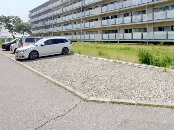 ビレッジハウス本川俣2号棟の駐車場