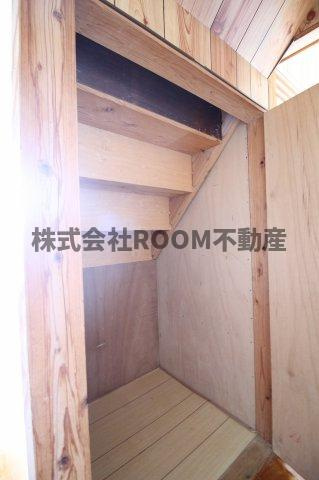 山野内貸家(2階建)の収納|こまごまとしたものを収納できそうですね