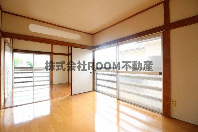 山野内貸家(2階建)の洋室|落ち着いた色調の洋室です