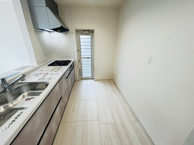 新築　前橋市樋越町第4　Livele Garden.S　2号棟のキッチン|現地写真　間口2550ｍｍで作業スペースも広々！換気扇も汚れが付きにくくお掃除がし易い設計です。
