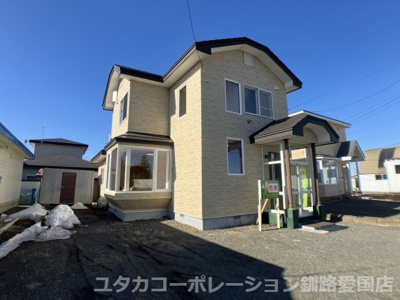 【外観】 | 【商談中】貝塚3丁目67-51戸建 | 悪天候の日は重宝する風除室完備！お車3～4台駐車可能です☆