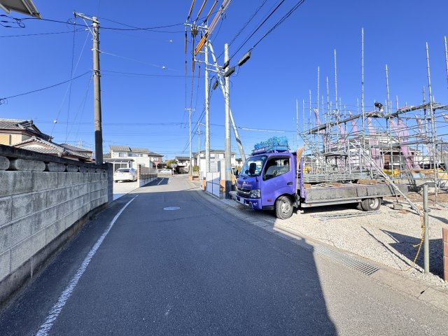 新築　前橋市樋越町第4　Livele Garden.S　3号棟の前面道路含む現地写真|現地写真　西側接道幅員約4.7ｍ　