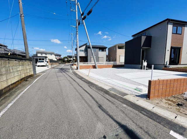 新築　前橋市樋越町第4　Livele Garden.S　3号棟の前面道路含む現地写真|現地写真　西側接道幅員約4.7ｍ　