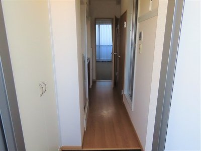 【玄関】 | レオパレスカンテサンス | 玄関からのアングルです