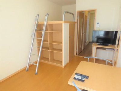 【居間・リビング】 | レオパレスカンテサンス | 家具家電が備え付けのお部屋です