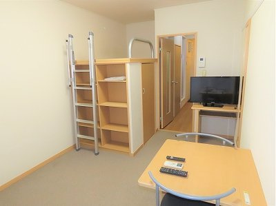 【居間・リビング】 | レオパレスカンテサンス | 2階はカーペットのお部屋です