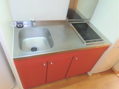 【キッチン】 | レオパレスカンテサンス | 2口の電気コンロまたはIHコンロとなります