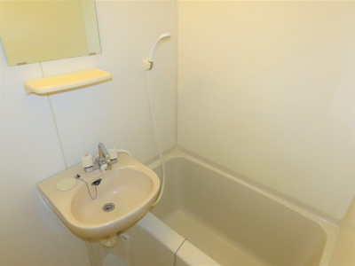 【浴室】 | レオパレスカンテサンス | 洗面台とユニット式のお風呂です