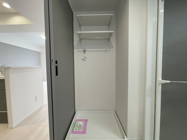 【その他】 | ライオンズマンション西高島平溝下公園弐番館　（成増店） | 洗面所には便利な収納棚を設置、着替えやタオル類をすっきり収納