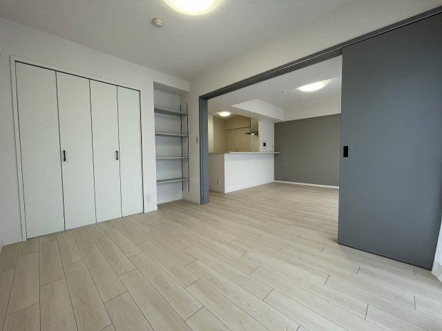 【寝室】 | ライオンズマンション西高島平溝下公園弐番館　（成増店） | 各部屋に収納設備を完備
