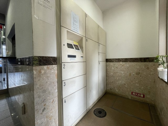 【設備】 | ライオンズマンション西高島平溝下公園弐番館　（成増店） | 便利な宅配ボックス付き