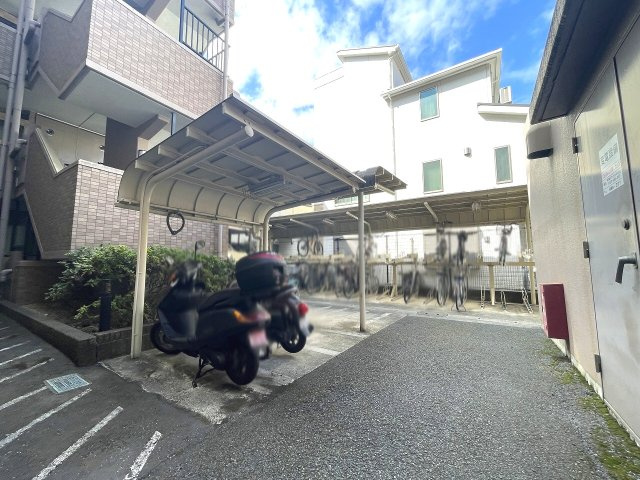 【その他】 | ライオンズマンション西高島平溝下公園弐番館　（成増店） | バイク置き場