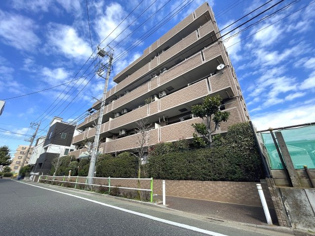 【外観】 | ライオンズマンション西高島平溝下公園弐番館　（成増店） | 自然に囲まれた閑静な住宅街に立地
