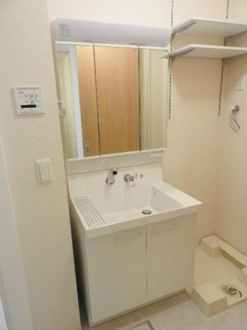 フローラルの洗面所|明るい洗面所です