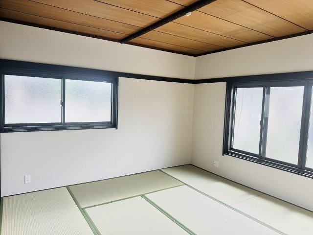 八王子市　川口町　中古戸建ての寝室|～2階8.0帖の和室　2面採光で明るく風通しの良いお部屋です～