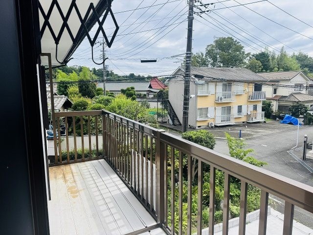 八王子市　川口町　中古戸建てのバルコニー|～2部屋から出入り可能なバルコニー　陽当たり良好、洗濯物がよく乾きそうです～