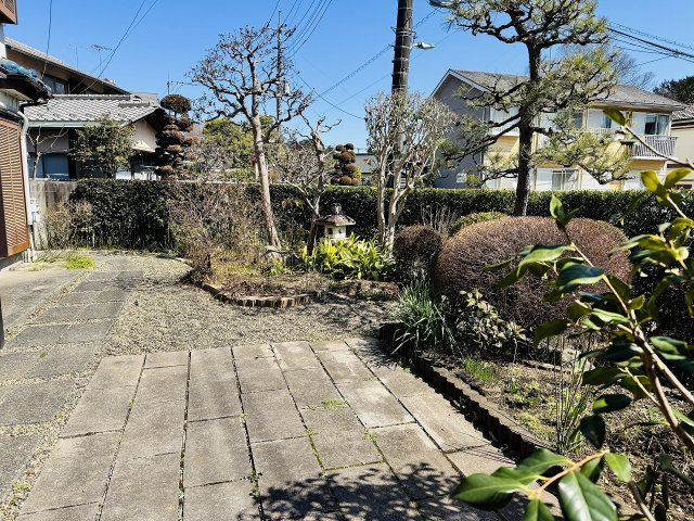 八王子市　川口町　中古戸建ての庭|～ガーデニングなども楽しめる広い庭付き～