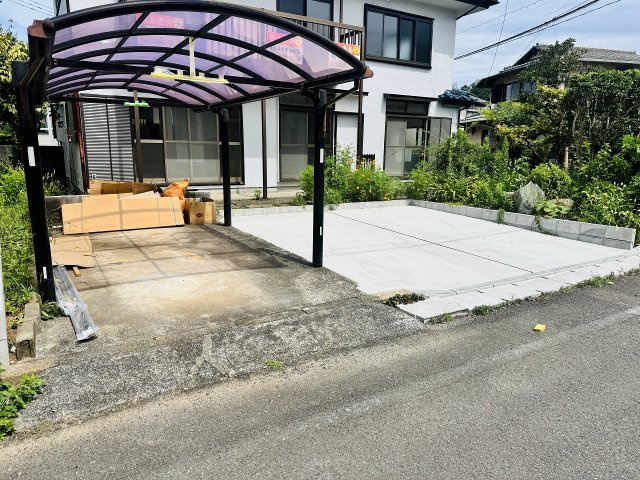 八王子市　川口町　中古戸建ての駐車場|～カーポート付き、駐車場2台分増設　並列3台駐車可能です～