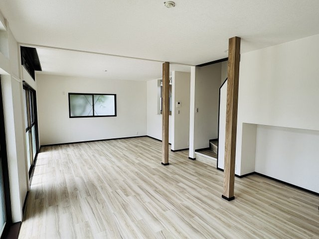 八王子市　川口町　中古戸建ての内装|～21.5帖の明るいLDKで家族団欒の時間をお過ごしいただけます～