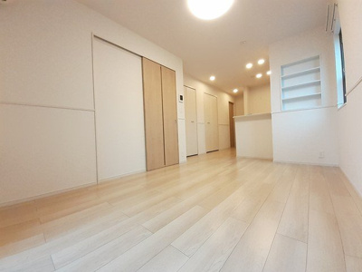 【居間・リビング】 | プロスペリテⅢ | こちらの居間で趣味の時間をお楽しみください