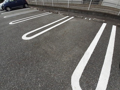 【駐車場】 | フェリシテ | 駐車場があるので、車を買う予定の方も安心です