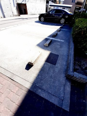 【駐車場】 | アンソレイエ | 駐車場があるので、車を買う予定の方も安心です