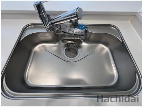 碧南市善明町1丁目　新築住宅＜1号棟＞のキッチン|浄水器一体型水栓付きで、すっきりとしたシンクです