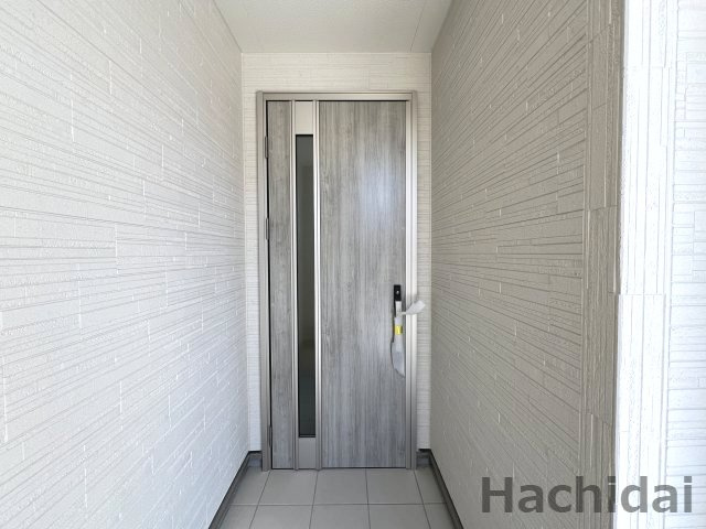 碧南市善明町1丁目　新築住宅＜1号棟＞のエントランス|シンプルでモダンなエントランスホールです。訪れる方を心地よく迎えてくれます。