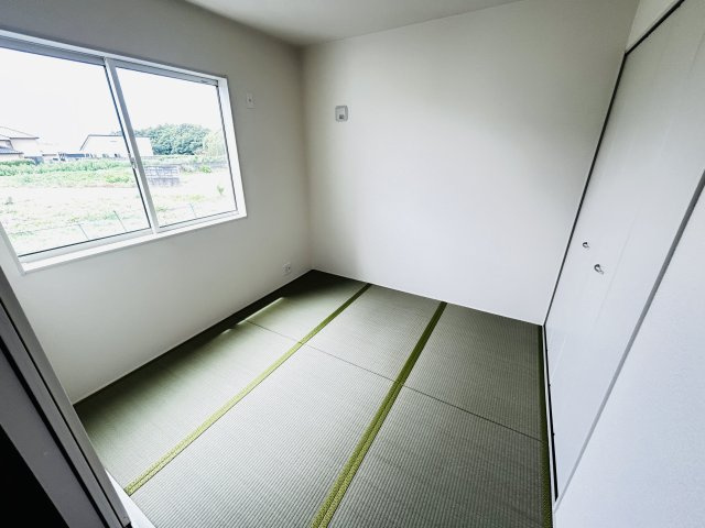 新築　前橋市樋越町第4　Livele Garden.S　6号棟の和室|現地写真　リビング隣の和室はお子様の遊び部屋としてもちょうどいいですね♪							
