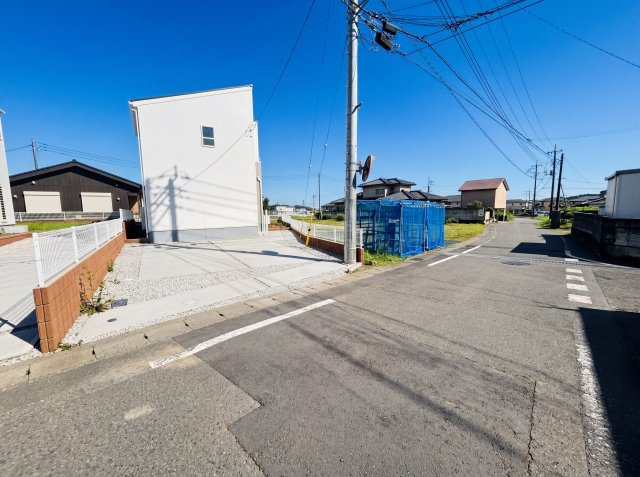 新築　前橋市樋越町第4　Livele Garden.S　6号棟の前面道路含む現地写真|現地写真　西側接道幅員約4.7ｍ　