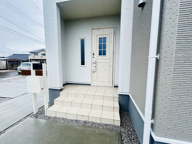 新築　前橋市樋越町第4　Livele Garden.S　6号棟の玄関|現地写真　ポストと一体型のTVモニターホンでセキュリティ安心！
